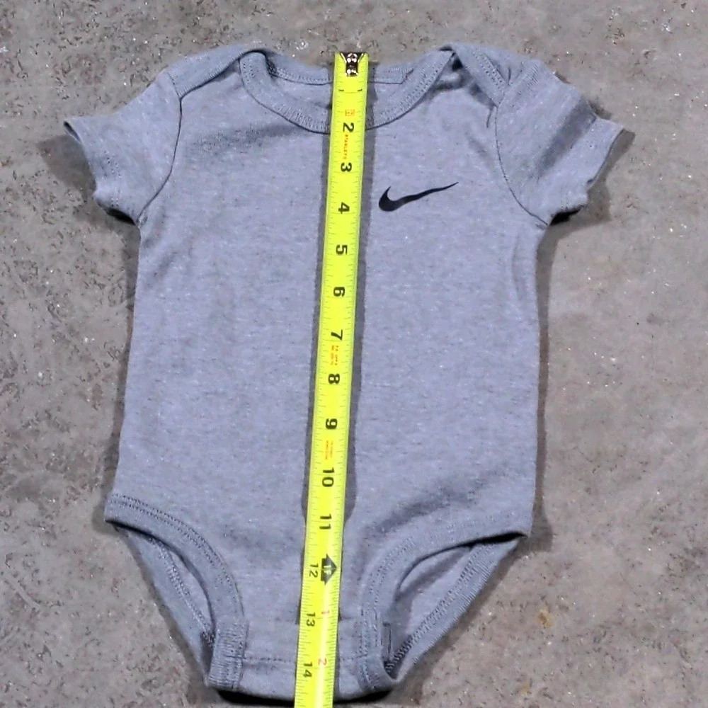 Nike Baby Bodysuit‎ Gray Heather Short Sleeve Swoosh Logo Size 9M Infant
